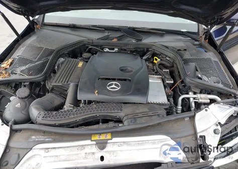 2017 Mercedes-Benz C 300 4Matic z USA, uszkodzony, nr VIN 55SWF4KB2HU207354